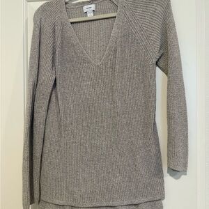 Old Navy Gray V-Neck Sweater